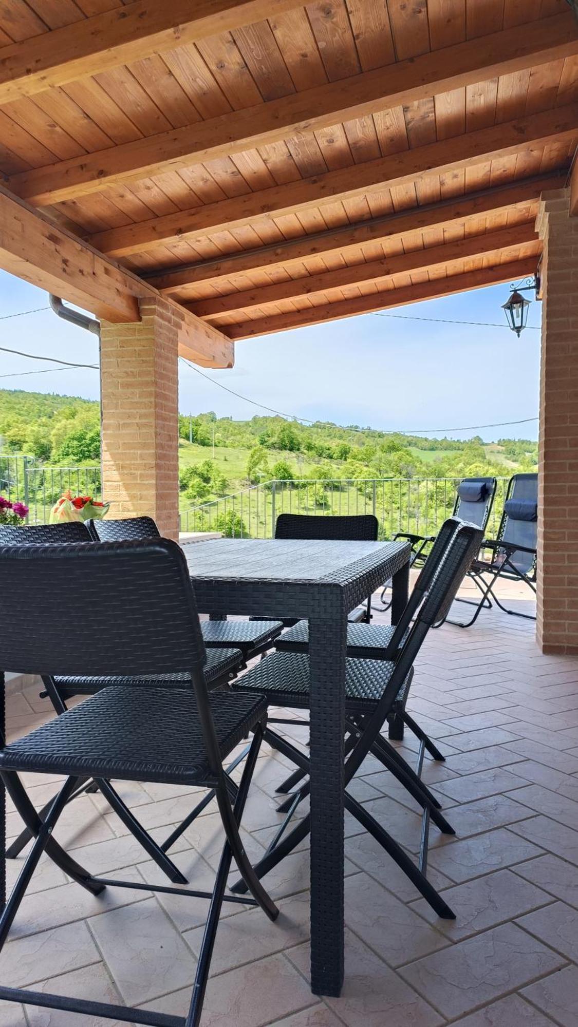 Il Fiordaliso Apartment Preci Bagian luar foto